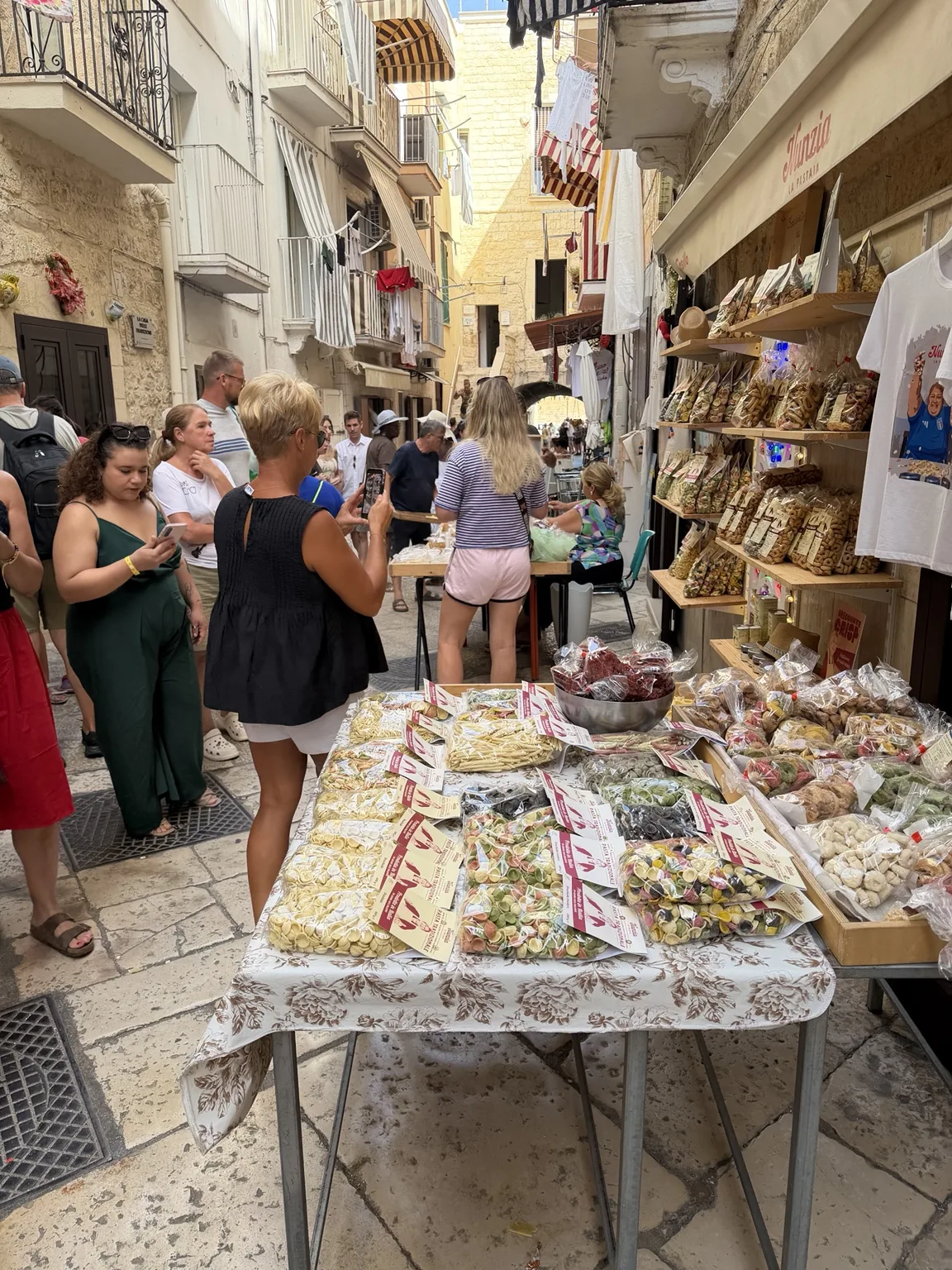 Ambiance locale méditerranéenne, évocation d’un voyage en Crète